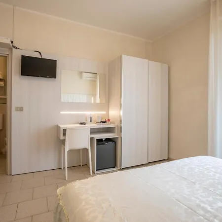 Hotel Deborah 3*