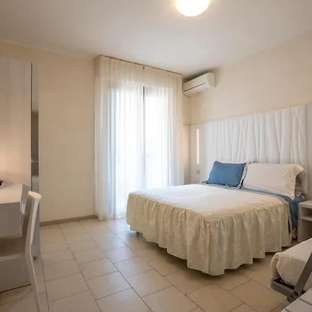 Hotel Deborah 3*
