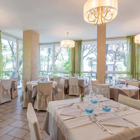 Deborah Hotel 3*