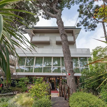 Hotel Deborah 3*