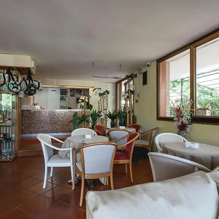 Hotel Deborah 3*